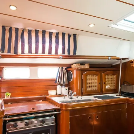 Bed & Boat Mariiner Πλωτό κατάλυμα