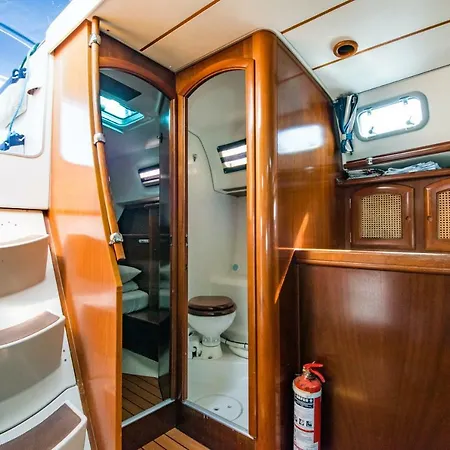 Bed & Boat Mariiner Πλωτό κατάλυμα