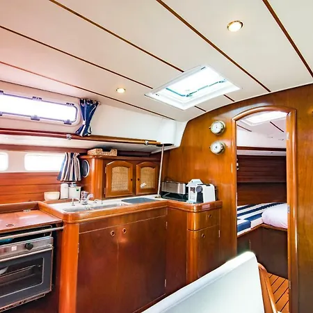 Πλωτό κατάλυμα Bed & Boat Mariiner *