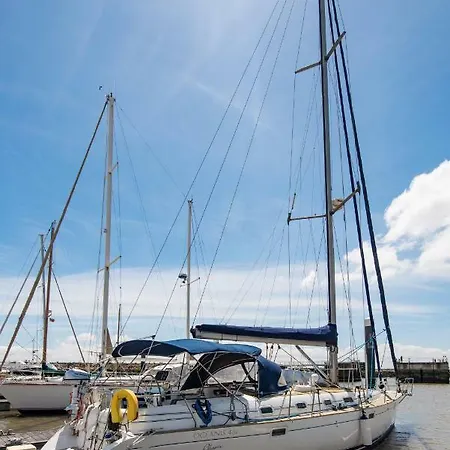 Πλωτό κατάλυμα Bed & Boat Mariiner Lisboa