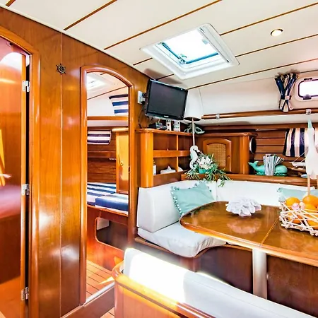 Bed & Boat Mariiner Båthotell Lisboa
