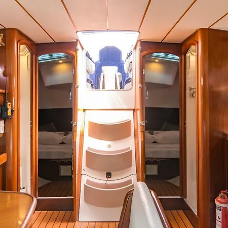 Bed & Boat Mariiner Båthotell Lisboa